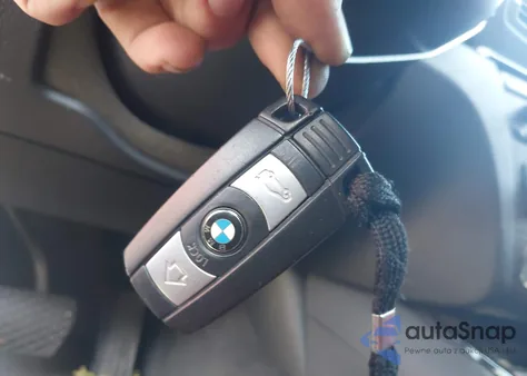 2010 BMW 128I z USA, uszkodzony, nr VIN WBAUN1C53AVH81665